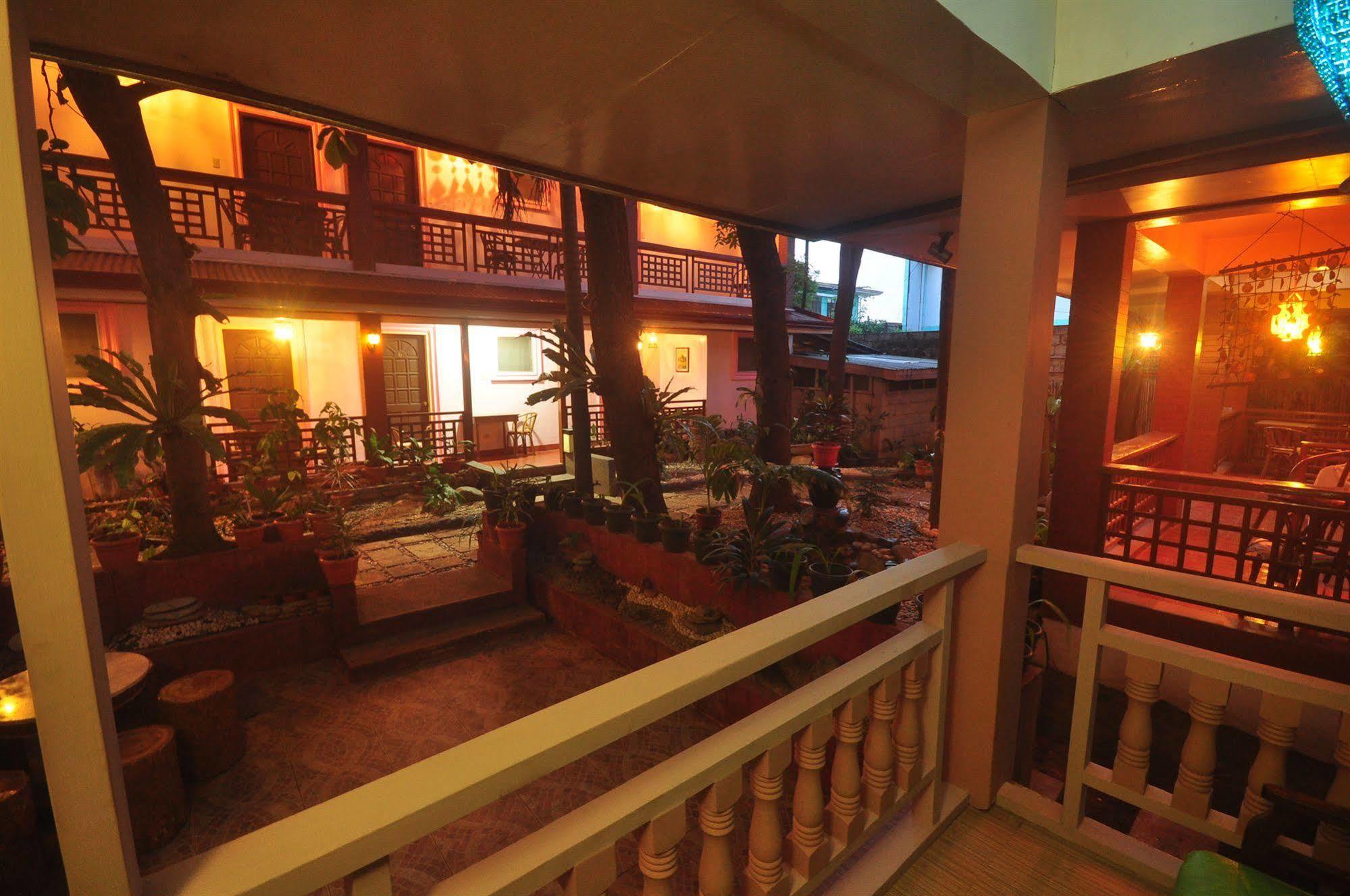 Lola Itang Pension House Tiniguiban Ngoại thất bức ảnh