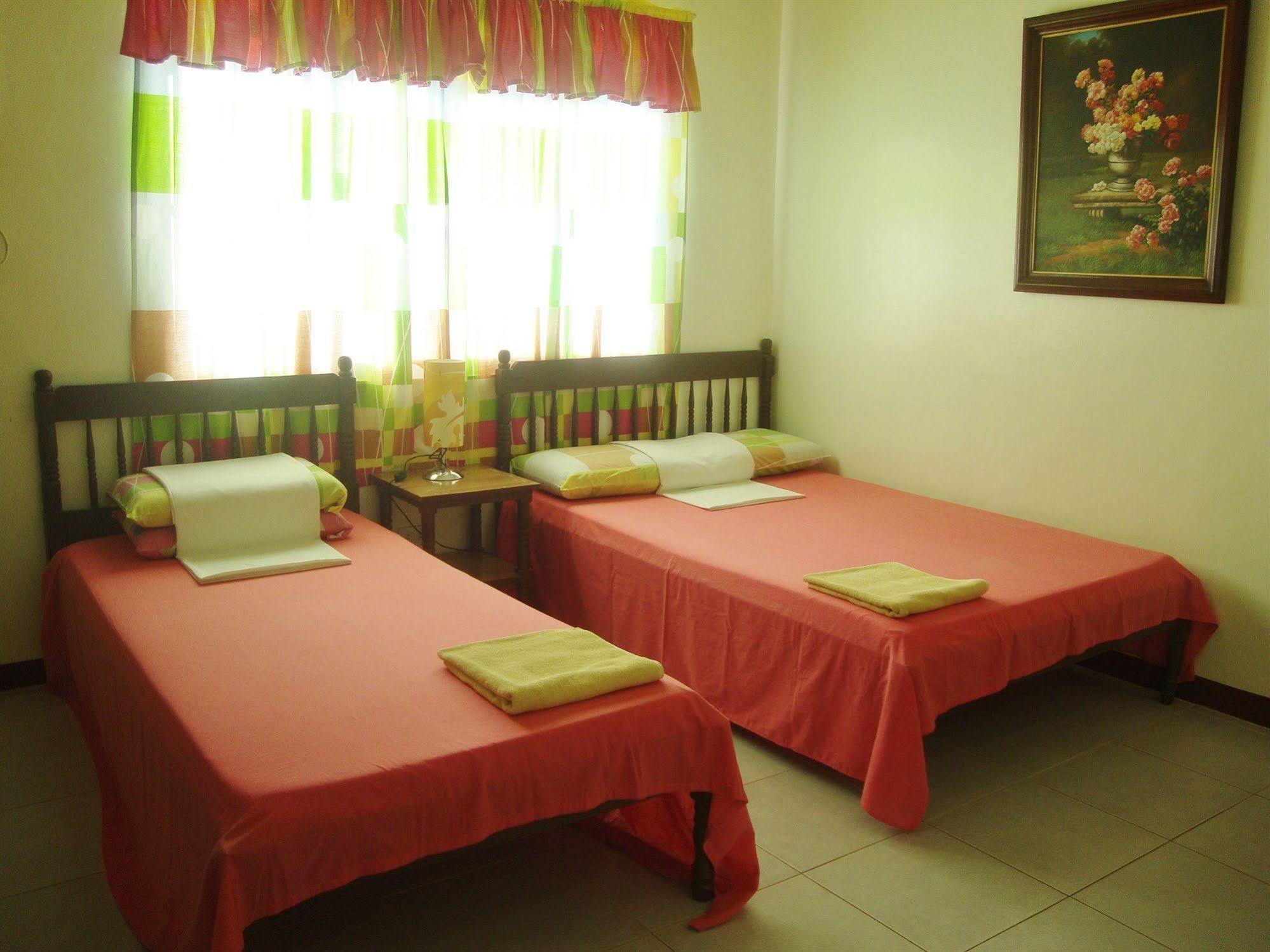 Lola Itang Pension House Tiniguiban Ngoại thất bức ảnh