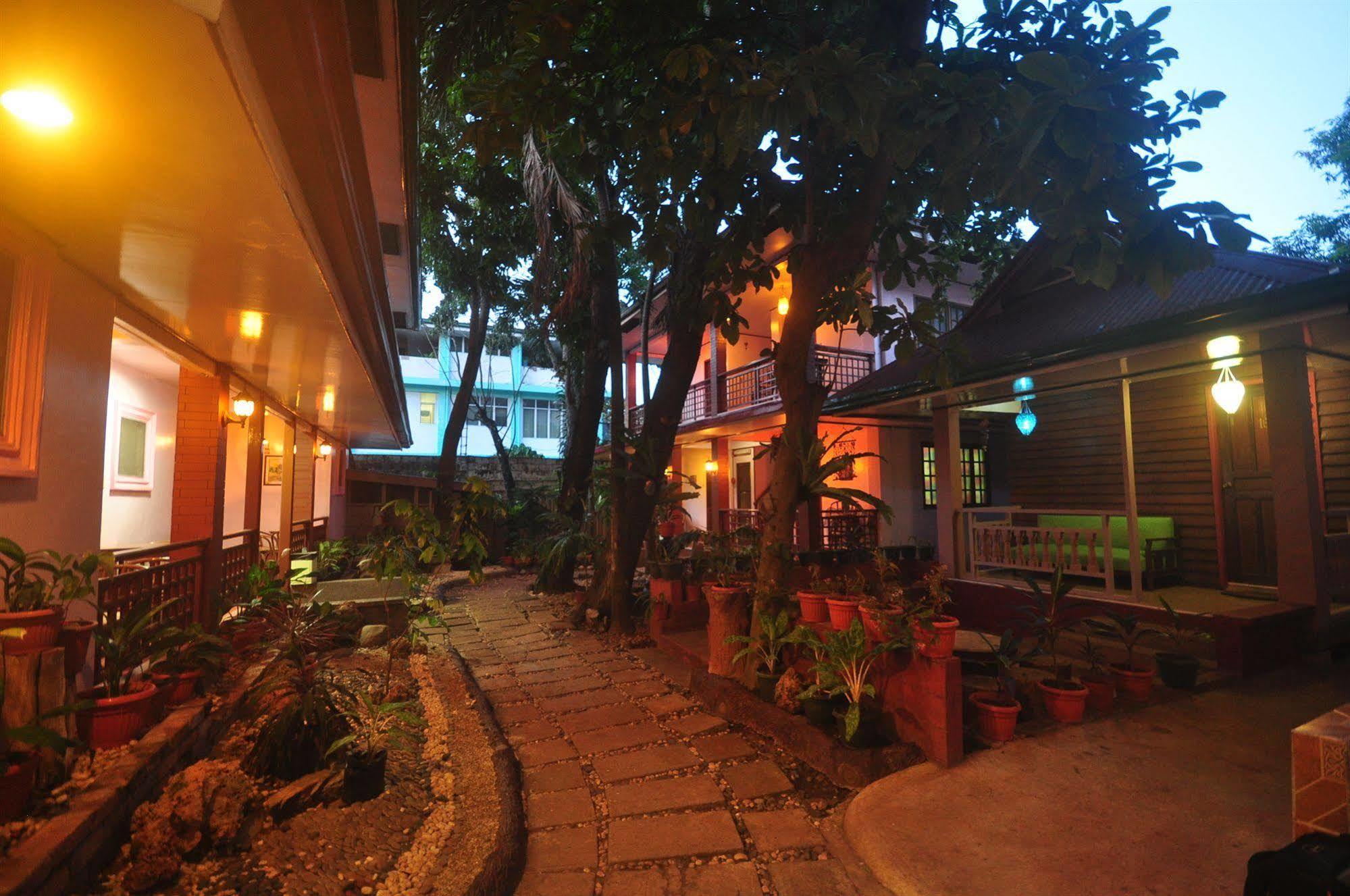 Lola Itang Pension House Tiniguiban Ngoại thất bức ảnh