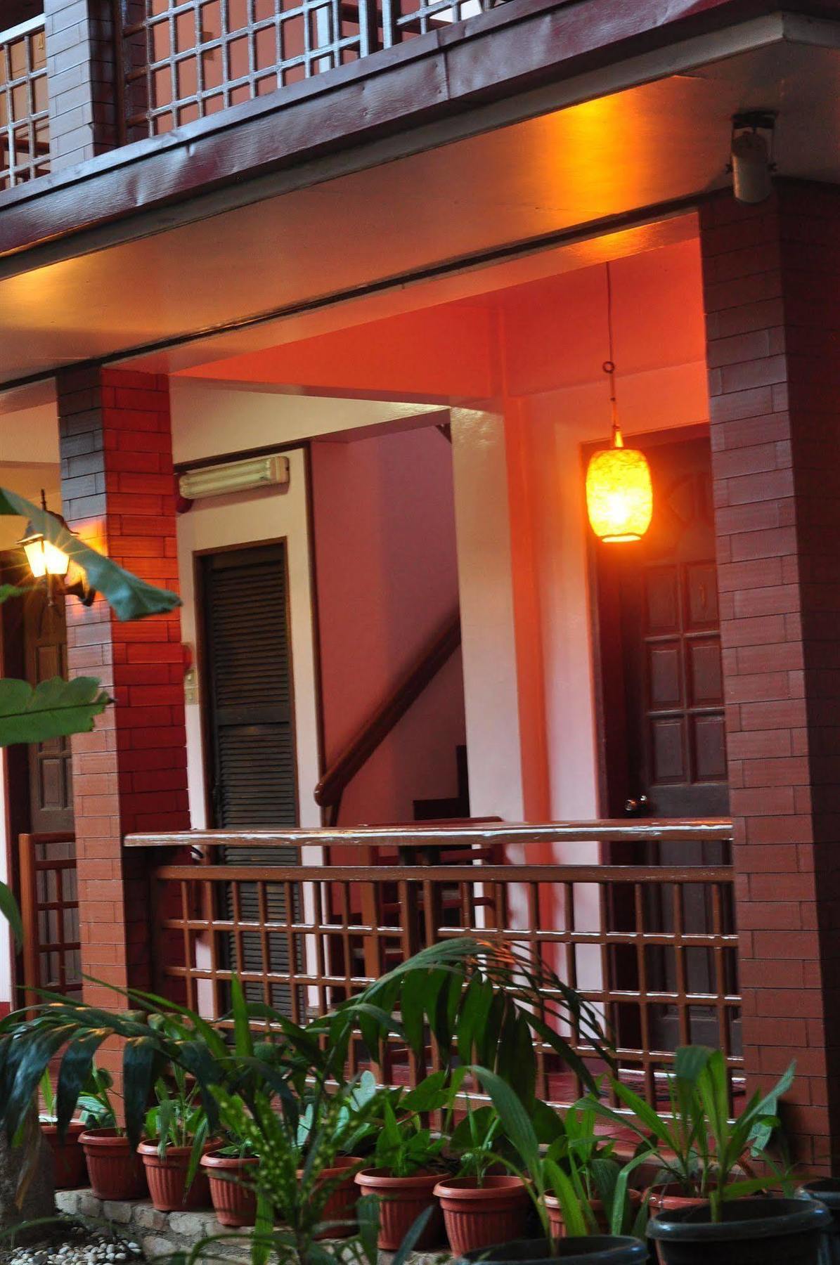 Lola Itang Pension House Tiniguiban Ngoại thất bức ảnh