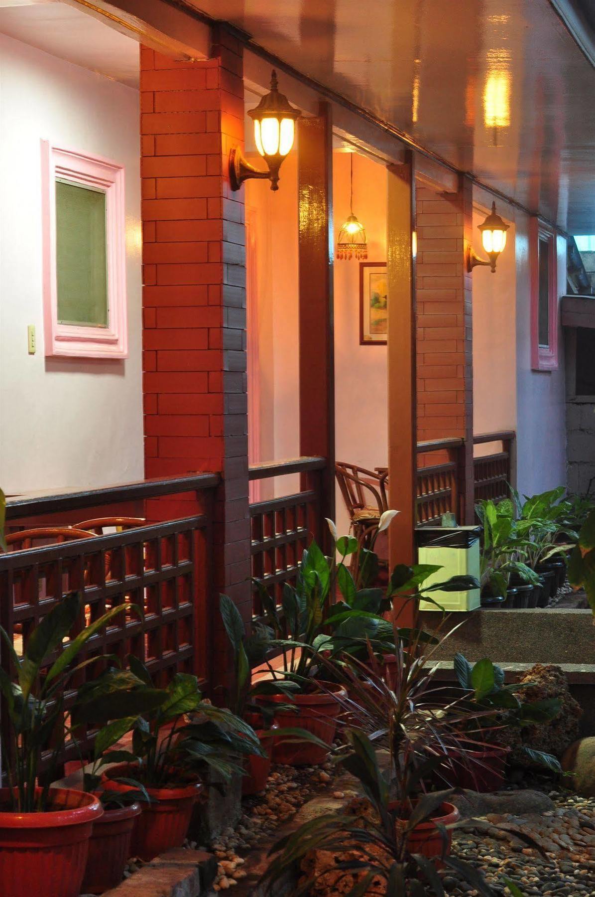 Lola Itang Pension House Tiniguiban Ngoại thất bức ảnh
