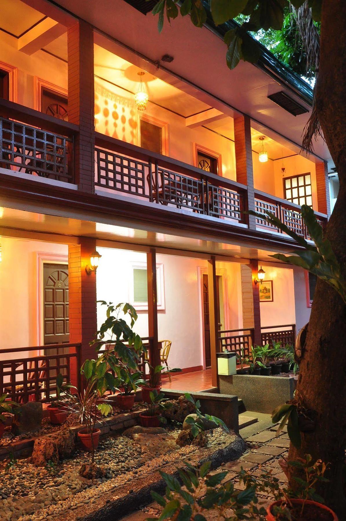 Lola Itang Pension House Tiniguiban Ngoại thất bức ảnh